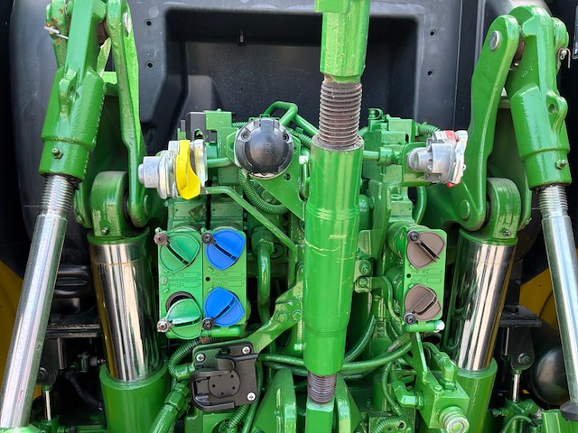 2012 john deere 6130r vierwiel aangedreven tractor - afbeelding 8 van  33