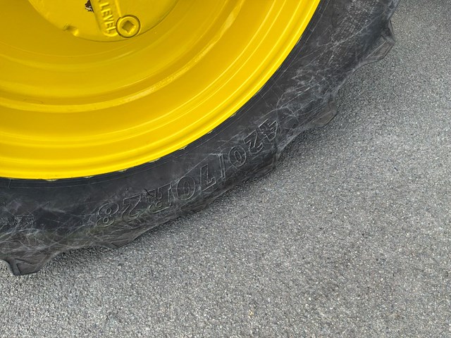 2012 john deere 6130r vierwiel aangedreven tractor - afbeelding 18 van  33