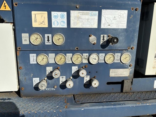 2014 comacchio mc28 ht multifunctionele grondboormachine - afbeelding 40 van  61