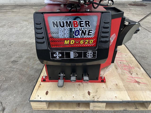 2026 number one md-620 bandenmontagemachine - afbeelding 4 van  17