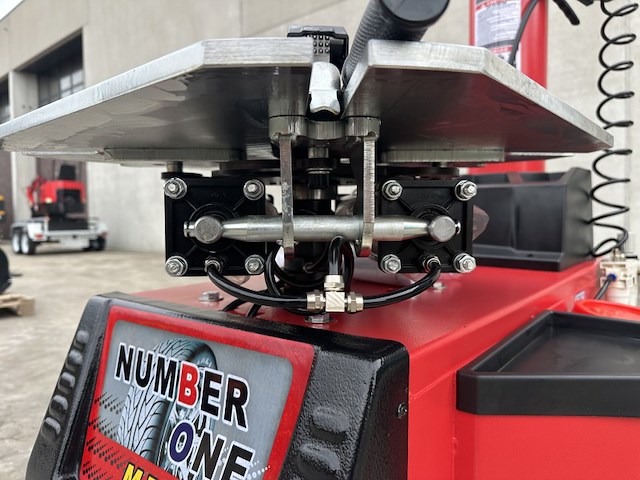 2026 number one md-620 bandenmontagemachine - afbeelding 17 van  17